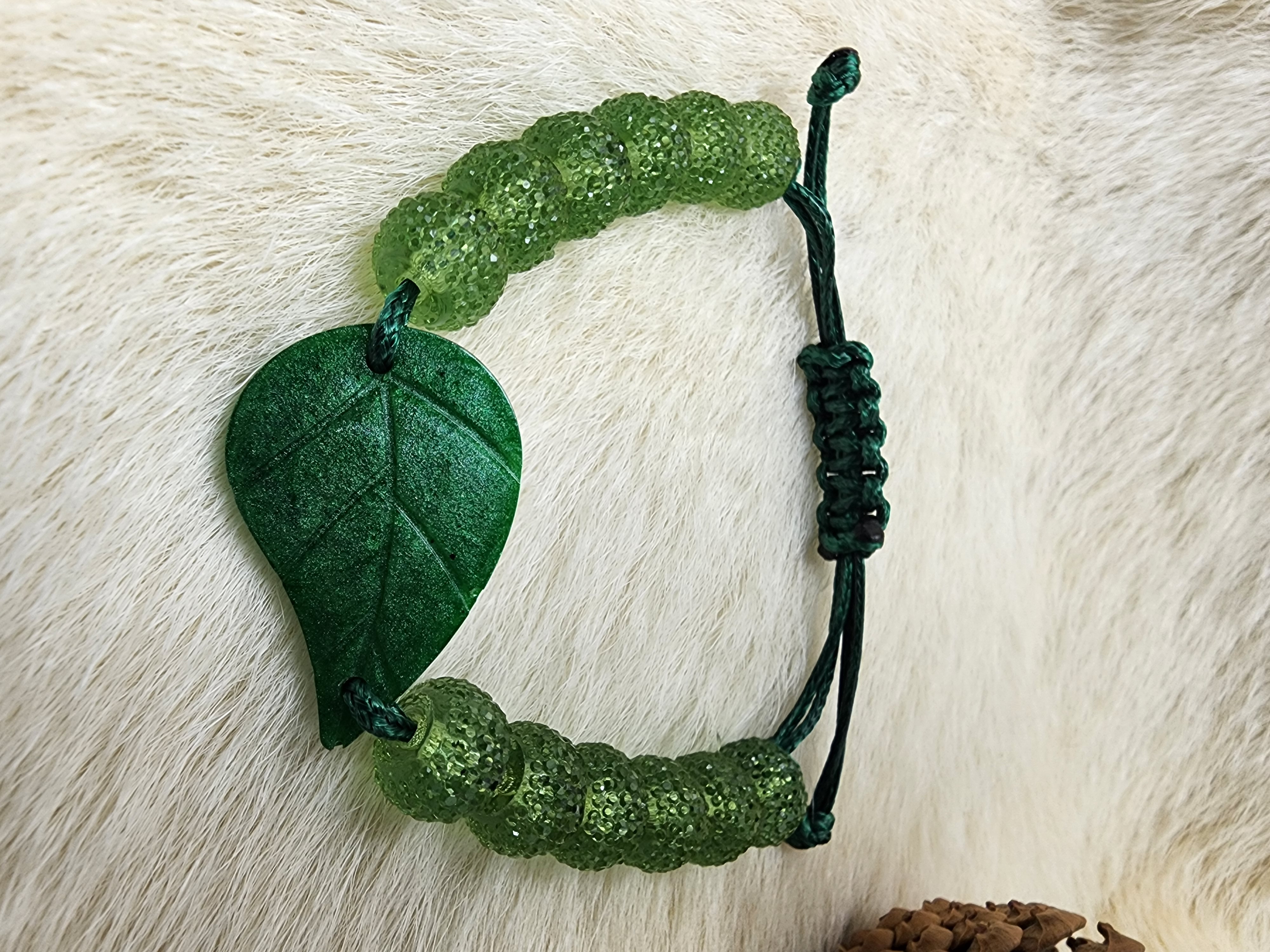 Yaprak temalı bileklik